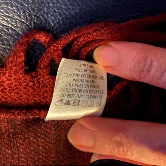 Luxurious Faux Fur Plaid Vest - Picture 6 of 8